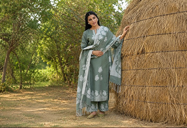 Woman wearing an elegant cotton Chikankari kurta set.
