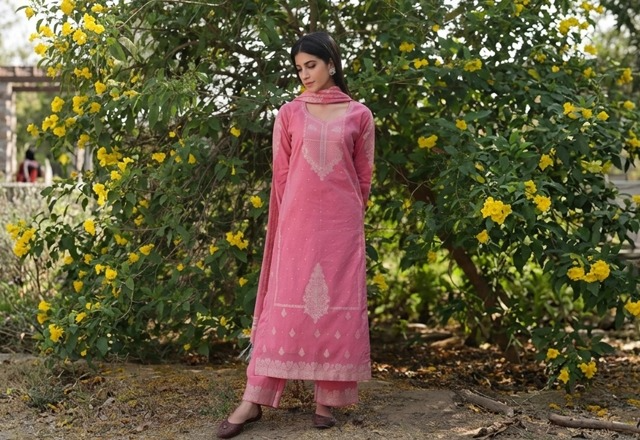 Woman wearing a stylish cotton ethnic kurta set by Safaa India