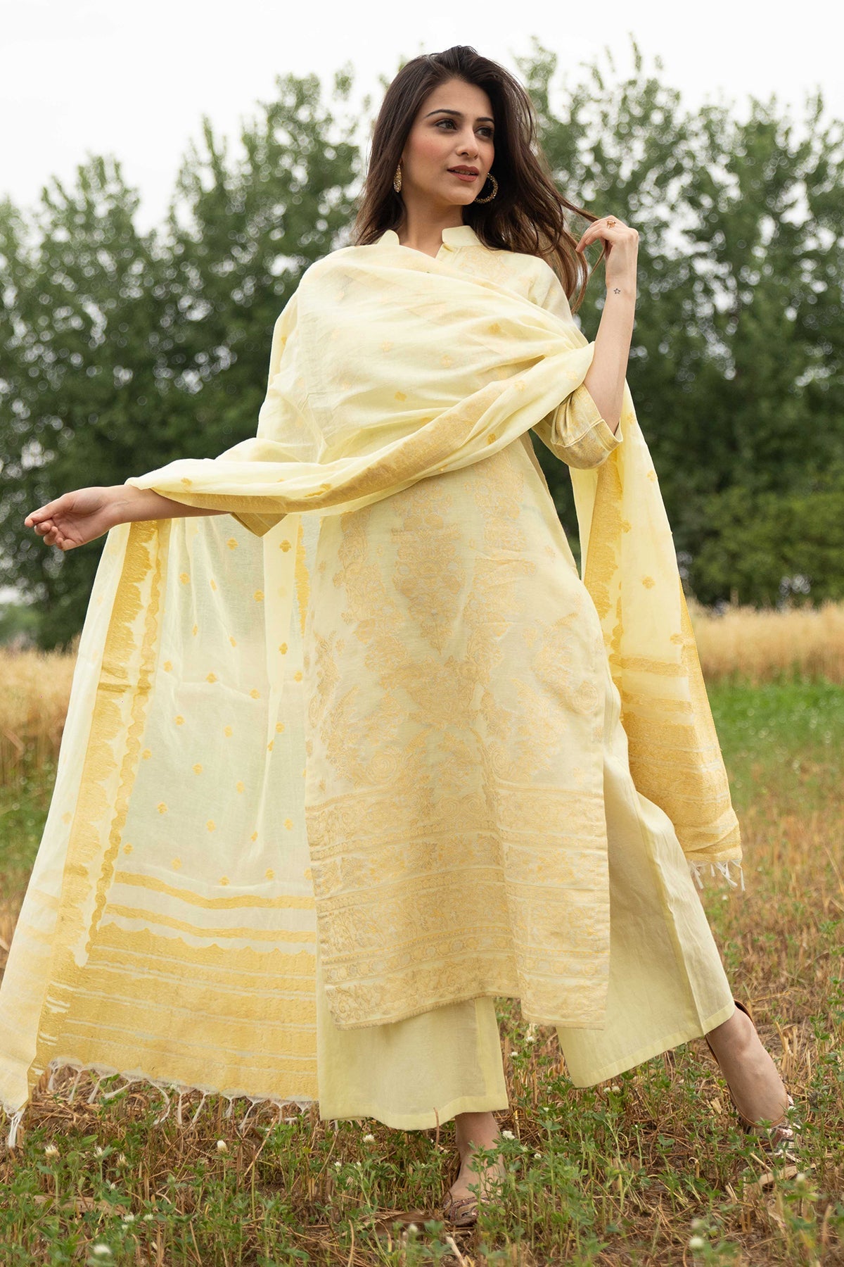 Pale lemon cream suit in organic cotton