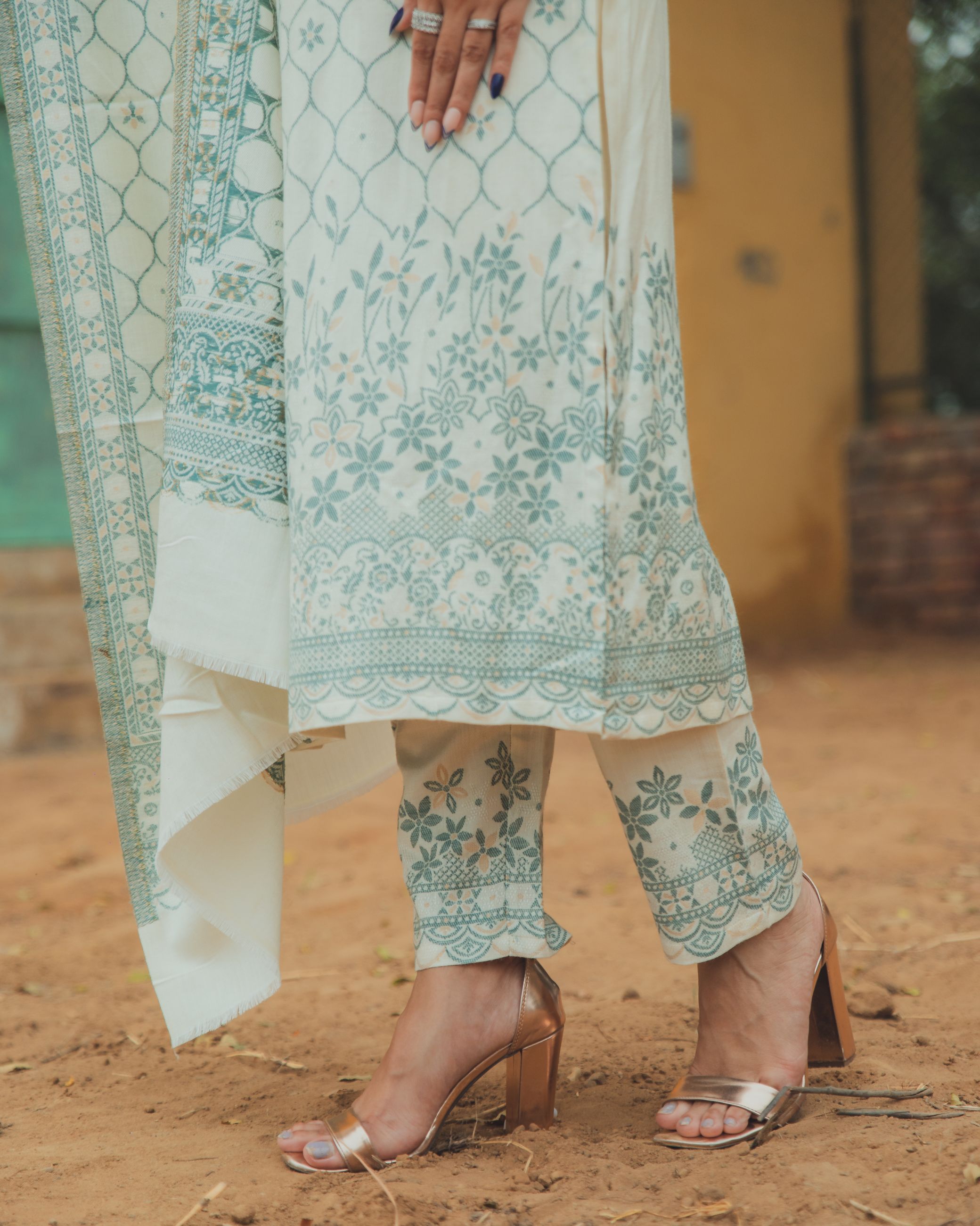 Acro Wool White Dress Material with Stole